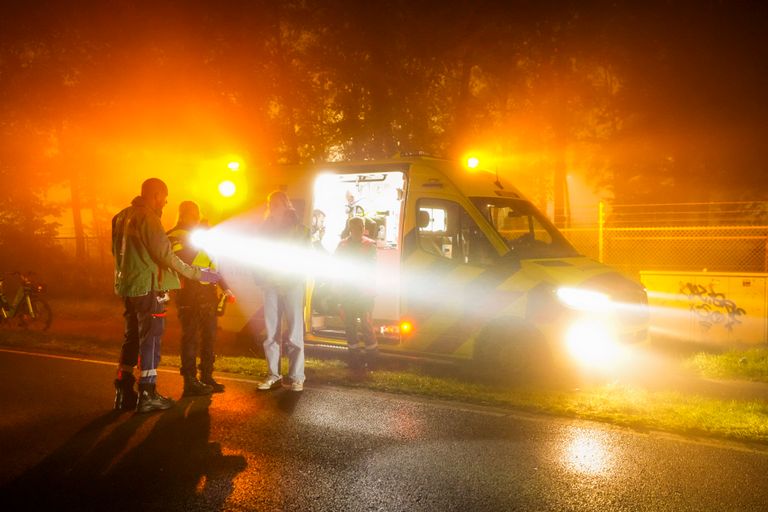 Ambulancepersoneel kwam ook in actie (foto: SQ Vision).