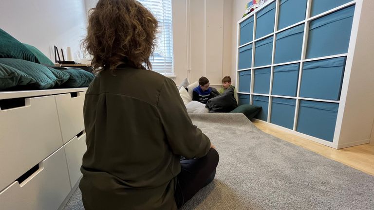 De schooldag begint en eindigt met meditatie (foto: Rogier van Son).