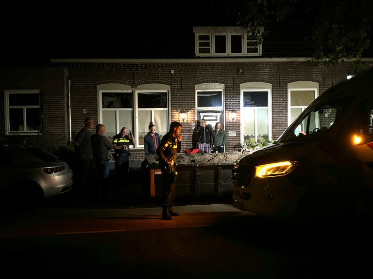 Politie doet onderzoek bij het huis in Wanroij (foto: Marco van den Broek/SQ Vision). 