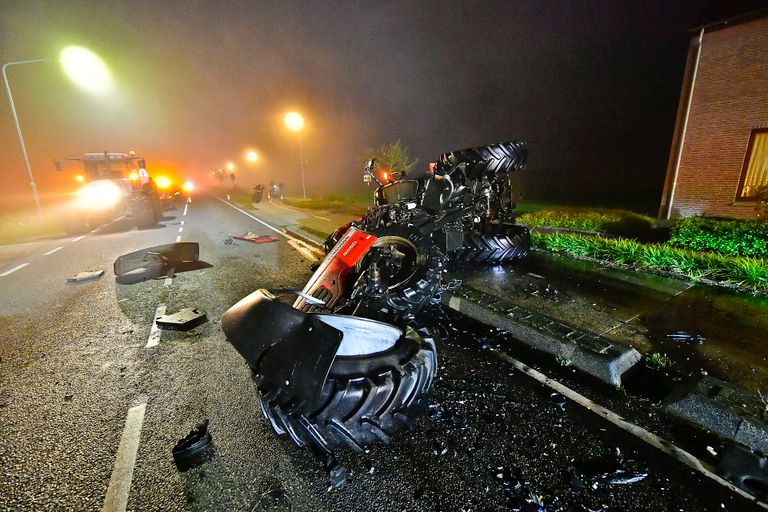 Grote schade aan verschillende voertuigen (foto: Rico Vogels/SQ Vision).