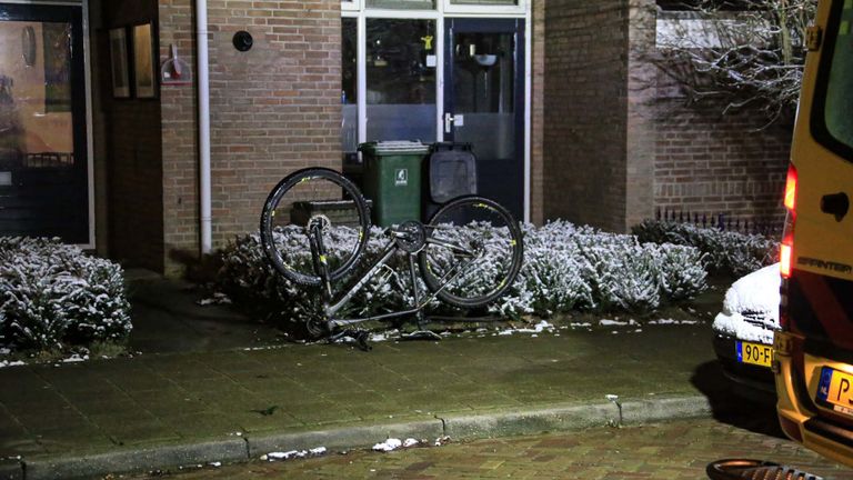 Onderzocht wordt of de fiets waarop de man reed wellicht ook gestolen is (foto: Harrie Grijseels/SQ Vision).