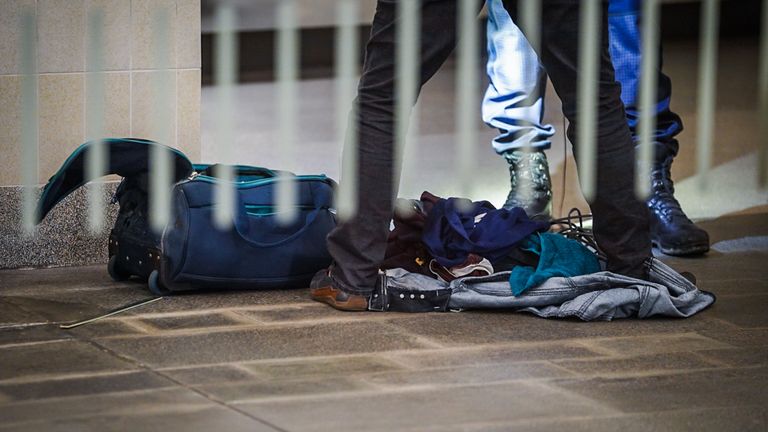 De verdachte koffer was achtergelaten bij een pinautomaat in het station in Eindhoven (foto: Sem van Rijssel/SQ Vision).