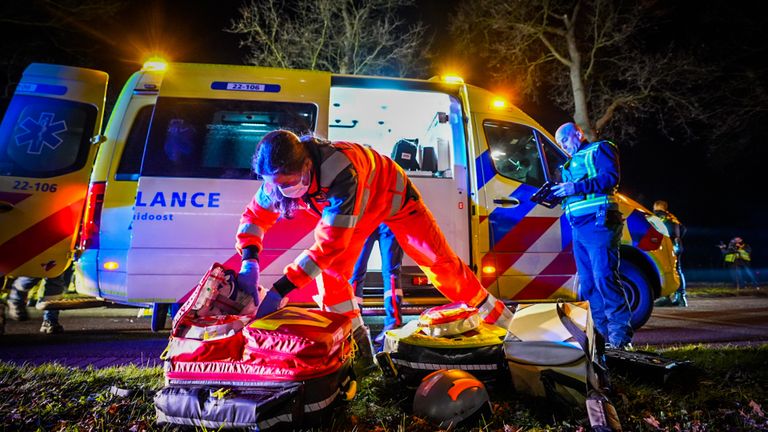 Het ongeluk op de Mispelhoefstraat in Eindhoven gebeurde rond elf uur maandagavond (foto: SQ Vision)