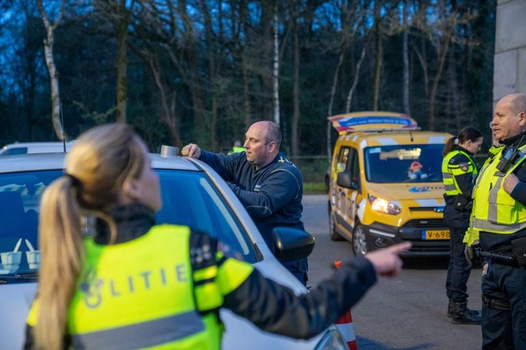 De verkeerscontrole vond plaats op het terrein van Rijkswaterstaat tussen Geldrop en Heeze (foto: Dave Hendriks/SQ Vision).