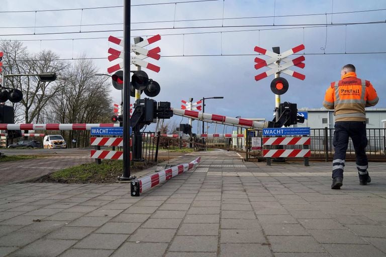 ProRail en de politie houden een oogje in het zeil (foto: WdG/SQ Vision).