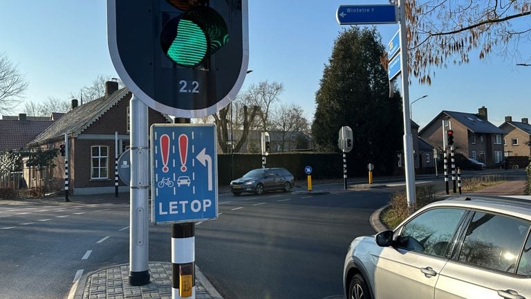 Het bord dat een half jaar geleden is opgehangen om te waarschuwen (foto: Rogier van Son).