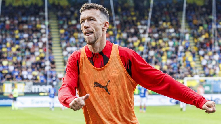 Ivan Perisic mocht tegen Fortuna Sittard alleen warmlopen (foto: ANP).