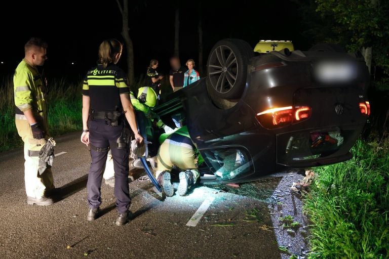 Hoe het mis kon gaan op de Weievenseweg in Sint-Oedenrode wordt onderzocht (foto: Sander van Gils/SQ Vision).