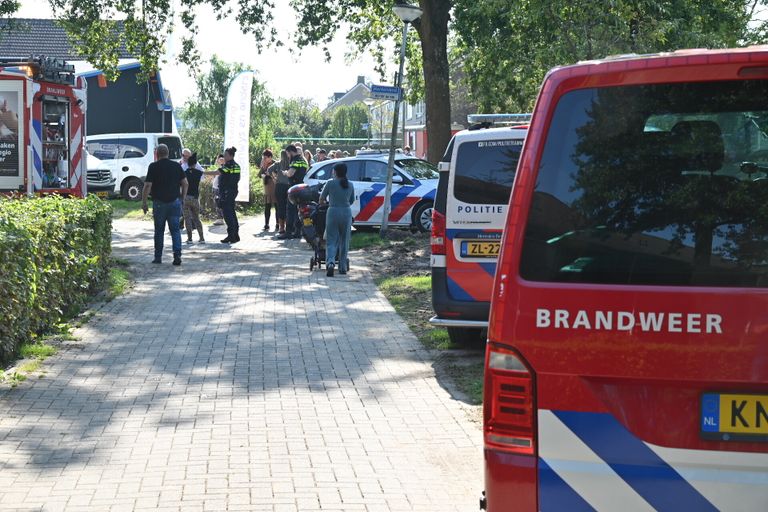 Vanwege de brand werd de dagbestedingsruimte in Etten-Leur ontruimd (foto: Perry Roovers/SQ Vision).