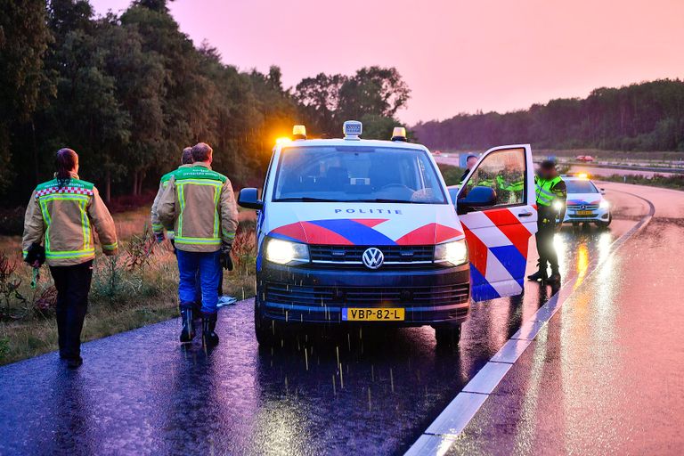 Het politieonderzoek op de afslag van de A67 nam uren in beslag (foto: Rico Vogels/SQ Vision).