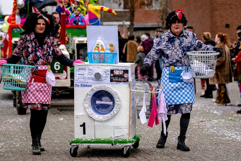 Ook tijdens carnaval moeten er wasjes gedraaid worden in Zevenbultenland (foto: Eye4Images)