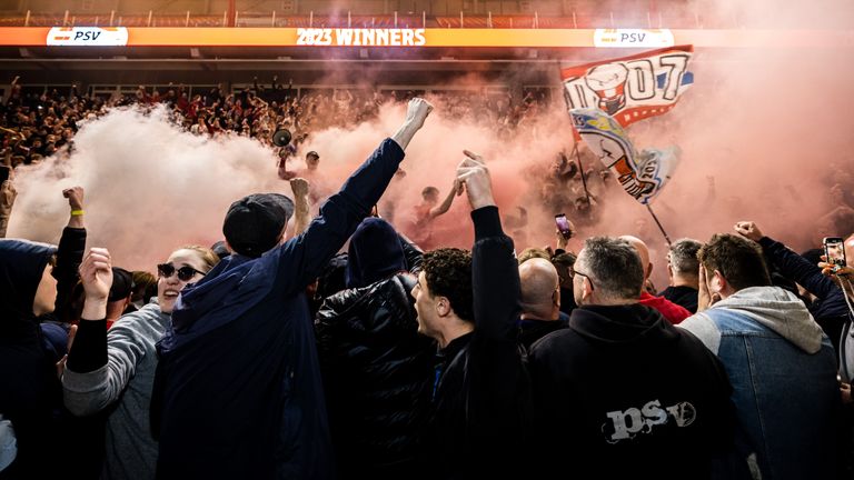 Het feest in het Philips Stadion ging tot de late uurtjes door (foto: ANP).