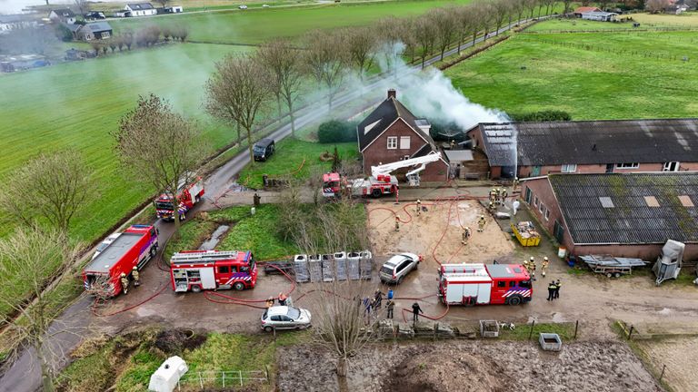 Een luchtopname van de bluswerkzaamheden (foto: Gabor Heeres/SQ Vision).