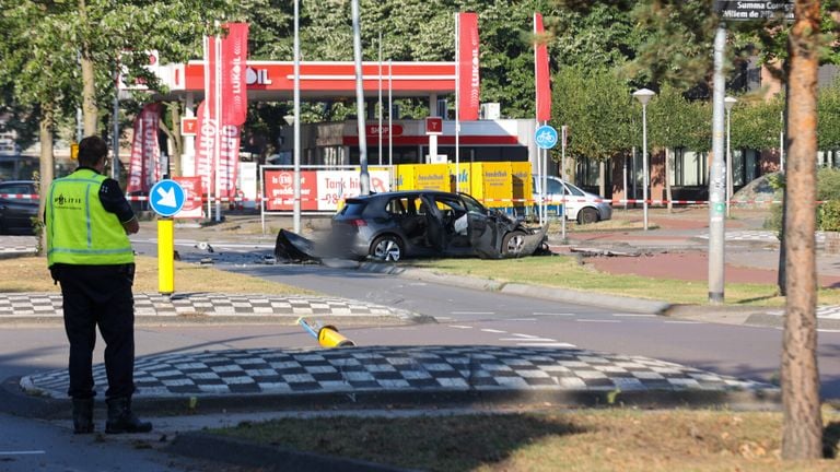 De politie onderzoekt zaterdagochtend de aanrijding in Eindhoven (foto: Arno van der Linden/SQ Vision).