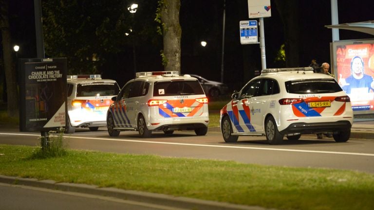 Er waren snel veel wagens ter plaatse (foto: Perry Roovers/SQ Vision Mediaprodukties).