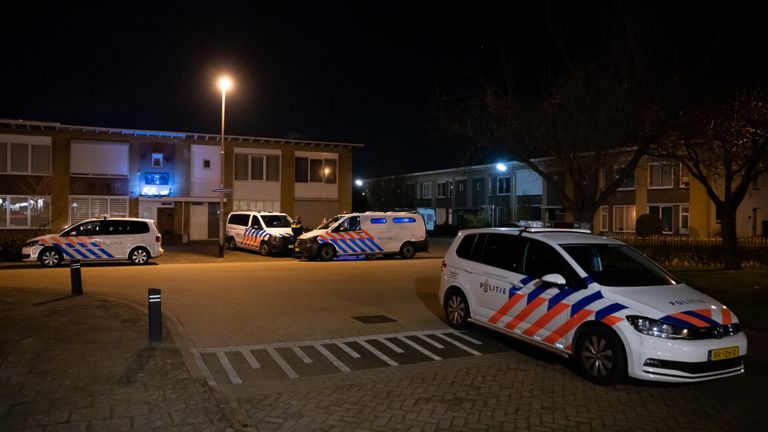 De politie rukte massaal uit in Drunen (foto: Iwan van Dun/SQ Vision).