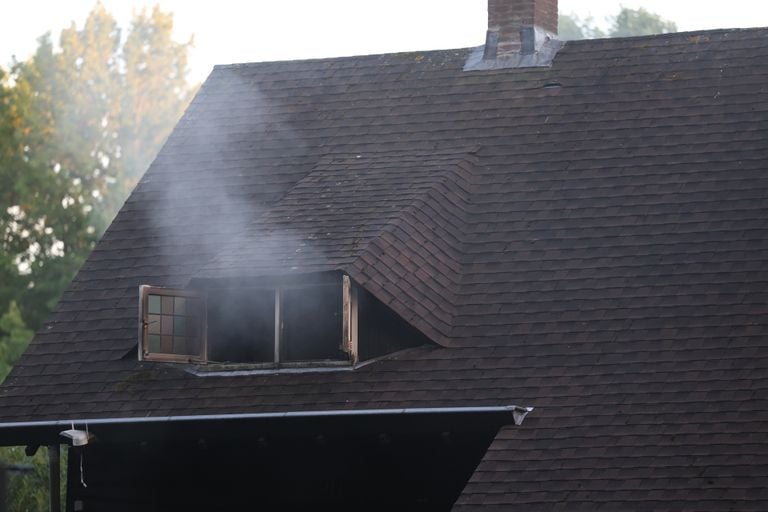 Bij de brand kwam de nodige rook vrij (foto: Sander van Gils/SQ Vision).