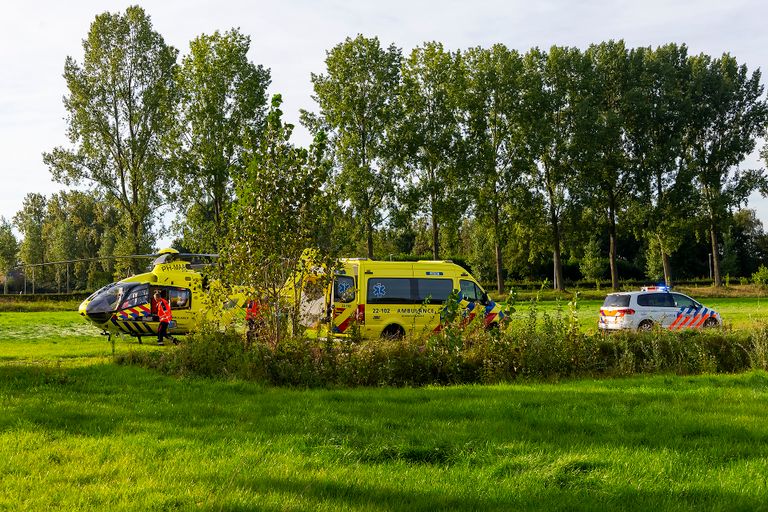 Diverse hulpdiensten werden opgeroepen na de aanrijding in Best (foto: Gabor Heeres/SQ Vision).