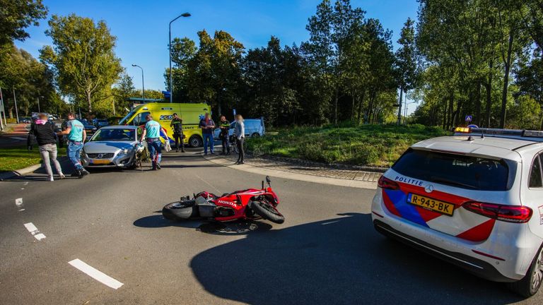 Het ongeluk gebeurde in de Amazonelaan in Eindhoven (foto: SQ Vision).