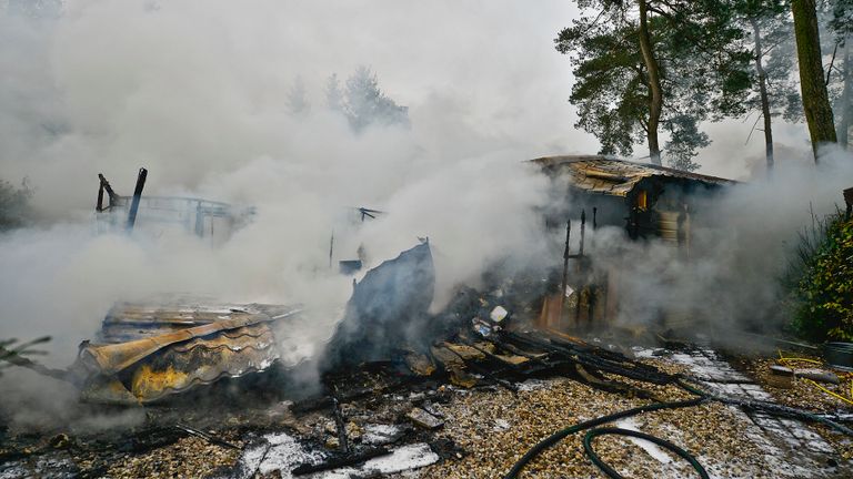 Van de chalet op de camping in Luyksgestel bleef niets over (foto: Rico Vogels/SQ Vision).