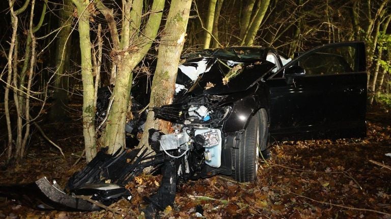 Auto Vliegt Uit De Bocht Bij Afslag Op A59, Twee Gewonden - Omroep Brabant