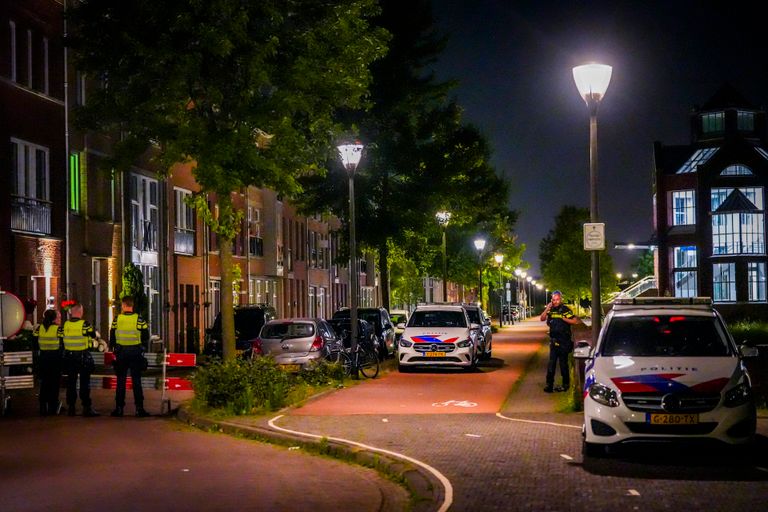 De zwaargewonde vrouw werd gevonden op de Broederwal in Helmond (foto: SQ Vision).