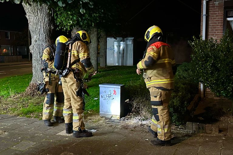 Toen de brandweer aankwam bij de Van Leeuwenstraat in Boxtel was het vuur al gedoofd (foto: Sander van Gils/SQ Vision).