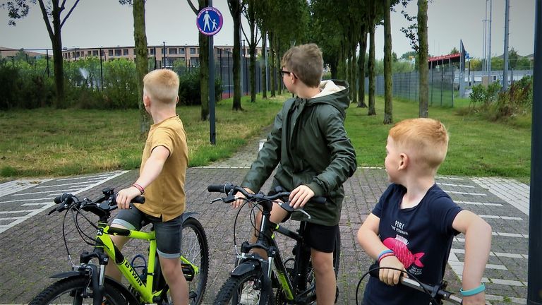 Volgens deze jongens moet je gewoon oppassen voor voetgangers. (foto: Raoul Cartens)