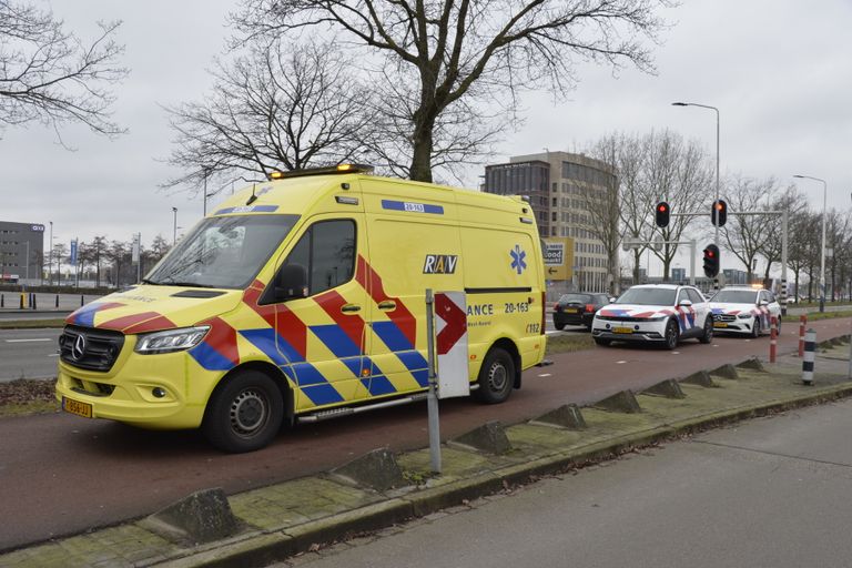 Politie en ambulance rukten uit (foto: Perry Roovers/SQ Vision).