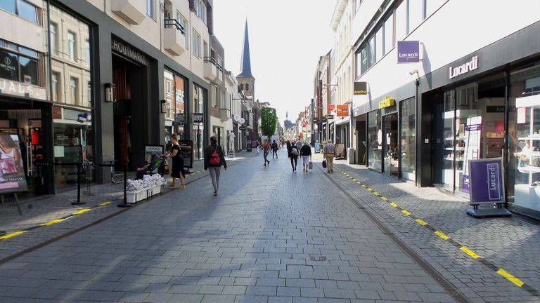 Rustige winkelstraat in Breda (foto: Henk Voermans).