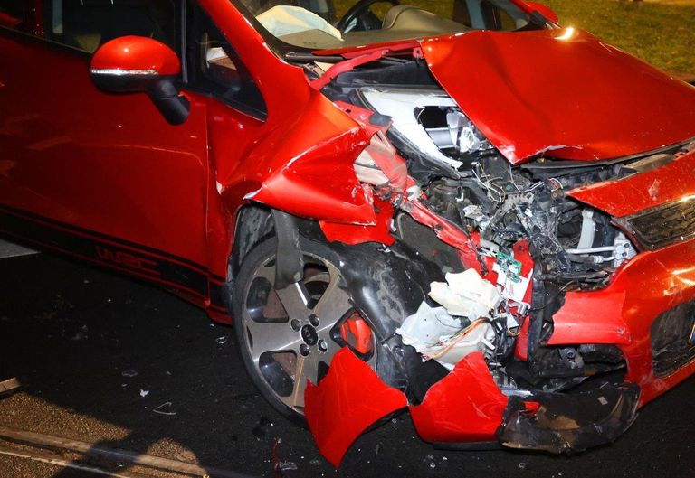 De schade aan de personenauto was groot (foto: Bart Meesters/Meesters Multi Media/SQ Vision).