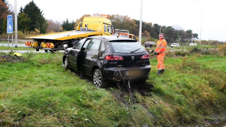 Een berger bracht de wagen op het droge (foto: Erik Haverhals/SQ Vision).