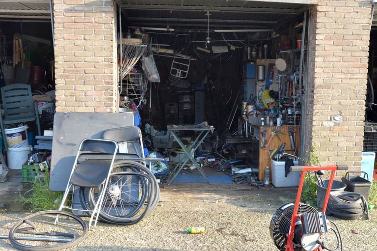 De garagebox in Breda die door brand werd getroffen (foto: Perry Roovers/SQ Vision).