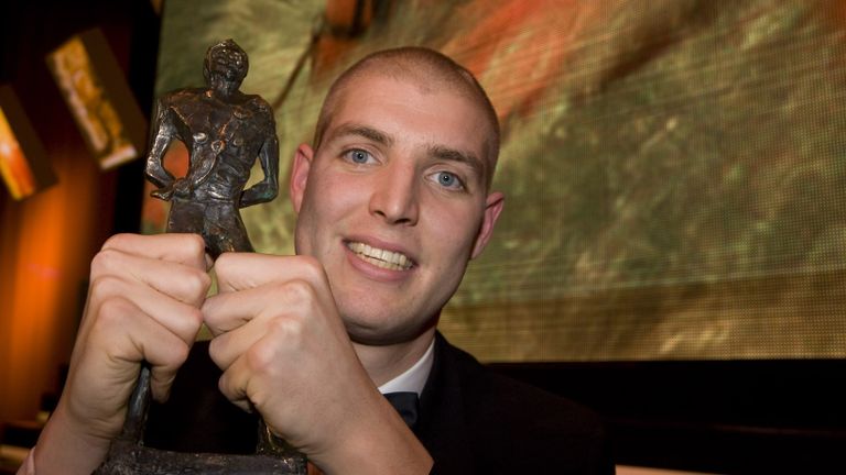 Van der Weijden met de Jaap Eden-trofee (foto: ANP).