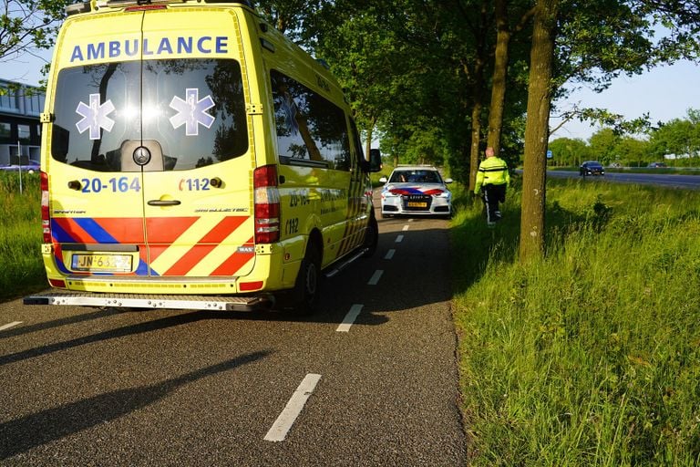 Politie en ambulance kwamen poolshoogte nemen (foto: Jeroen Stuve/SQ Vision).