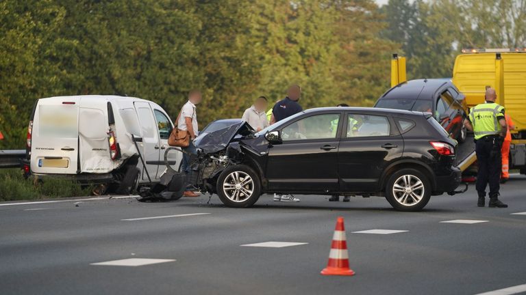 Het ongeluk op de A2 gebeurde bij Budel (foto: WdG/SQ Vision).