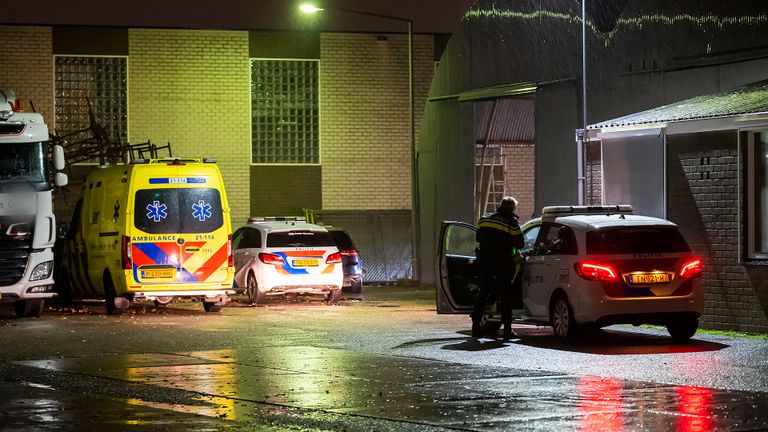 Politie en ambulance waren naar Oss gekomen (foto: Gabor Heeres/SQ Vision Mediaprodukties).