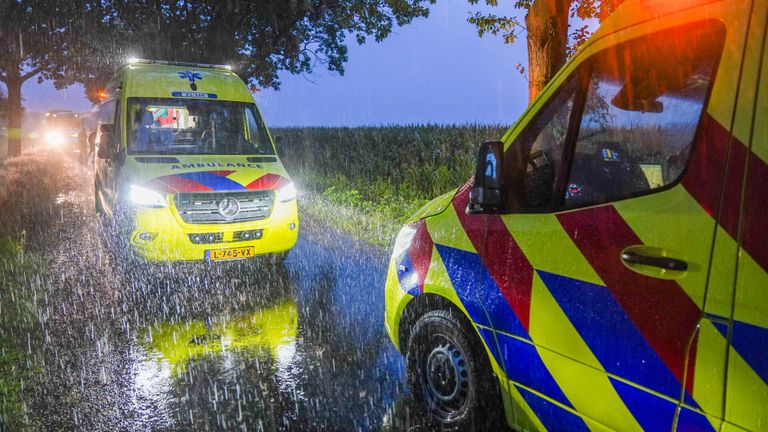 Meerdere hulpdiensten werden opgeroepen vanwege het ernstige ongeluk in Asten-Heusden (foto: Dave Hendriks/SQ Vision).