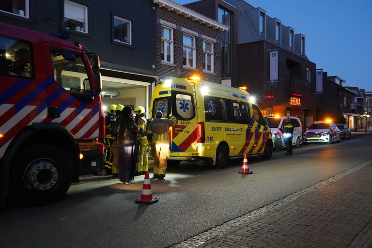 Onwel na inademen damp van schoonmaakmiddel (foto: Jeroen Stuve/SQ Vision).