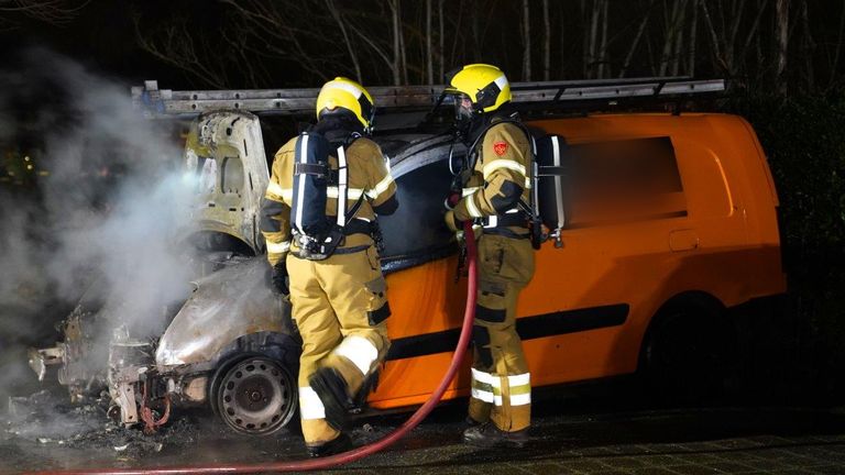 De brandweer probeerde de schade te beperken (foto: Bart Meesters/Meesters Multi Media/SQ Vision).