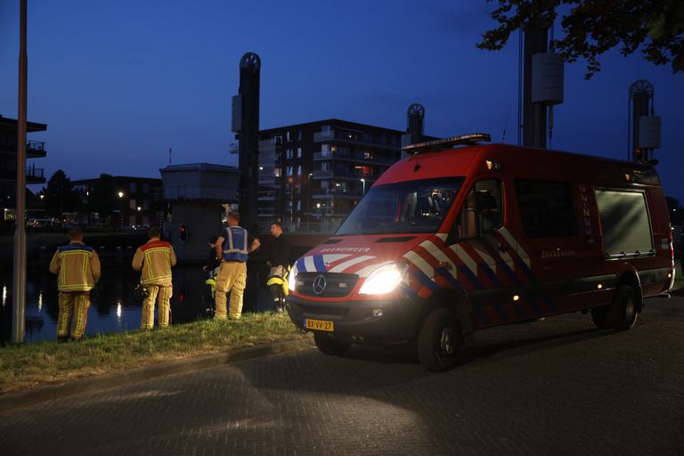 De waterkant in Son werd afgespeurd maar het dier in nood werd niet gevonden (foto: Sander van Gils/SQ Vision).