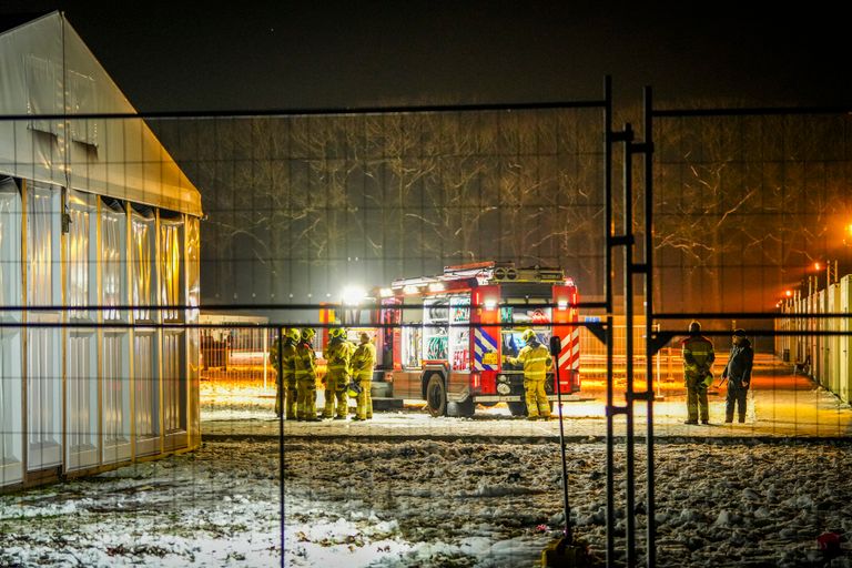 De brandweer op de opvanglocatie op landgoed Velder in Liempde (foto: SQ Vision).