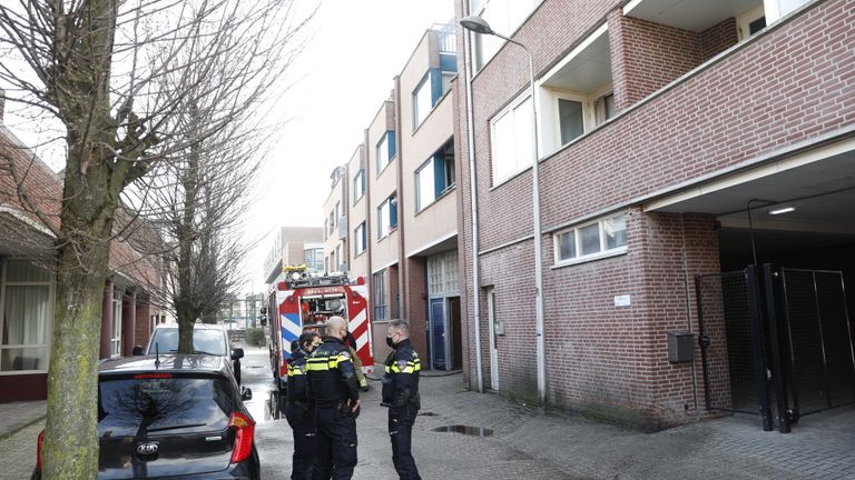 Vanwege de brand in Roosendaal werden politie en brandweer opgeroepen (foto: Christian Traets/SQ Vision).