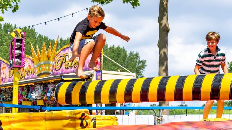 Wie springt het hoogste? (foto: Marcel van Dorst/MaRicMedia).