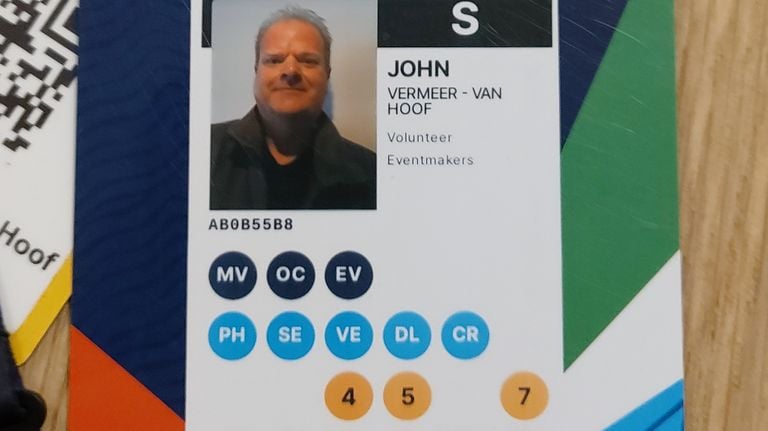 De accreditatiepas heeft John nog wel als aandenken (foto: John Vermeer).