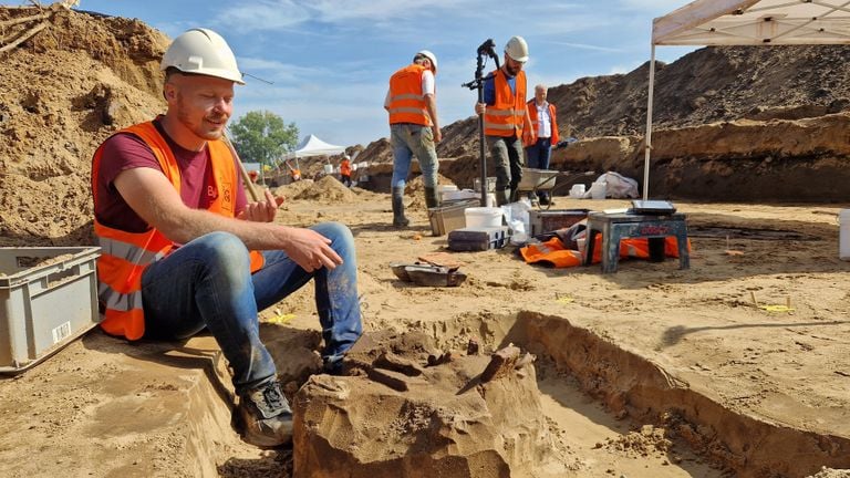 Archeologen druk aan het werk in Cuijk (foto: Tom Berkers).