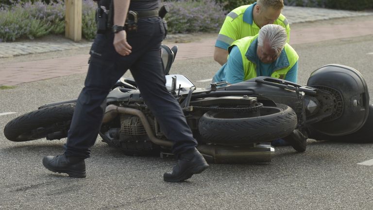 De motor die bij de botsing in Etten-Leur betrokken raakte (foto: Perry Roovers/SQ Vision Mediaprodukties).