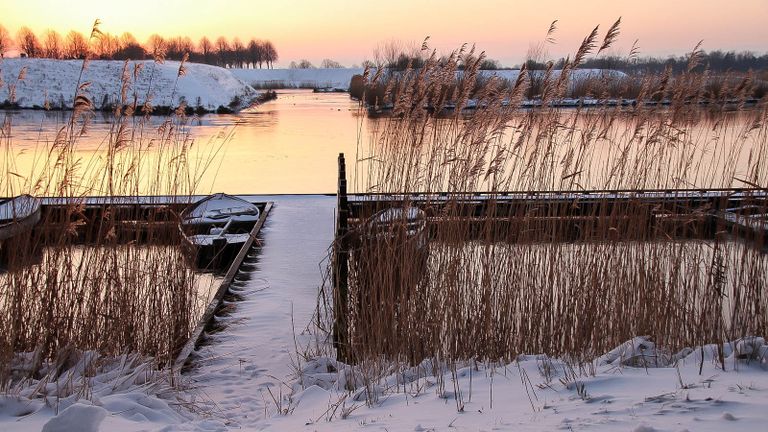 Heldere Ijskoude zonsopkomst vanmorgen in Heesbeen (Foto: Lida Verkade).