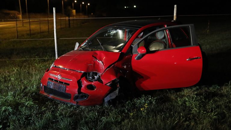 Van de auto bleef na de crash in Hoogerheide weinig over (foto: Christian Traets/SQ Vision).