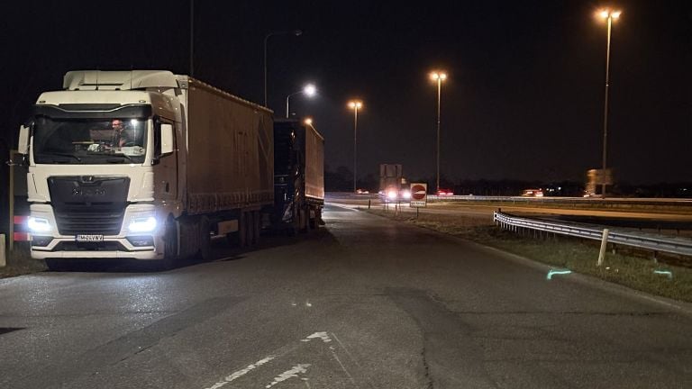 De vrachtwagen die werd weggestuurd (foto: Rijkswaterstaat).